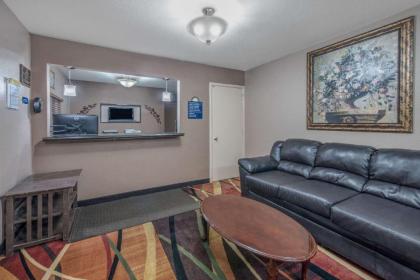 Days Inn by Wyndham Jamestown - image 3
