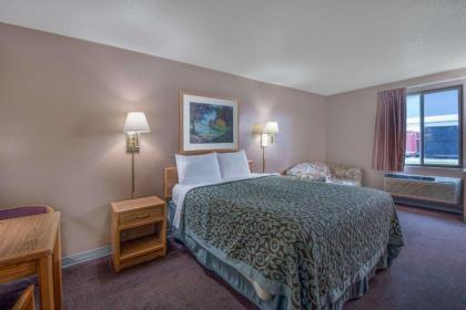 Days Inn by Wyndham Jamestown - image 5