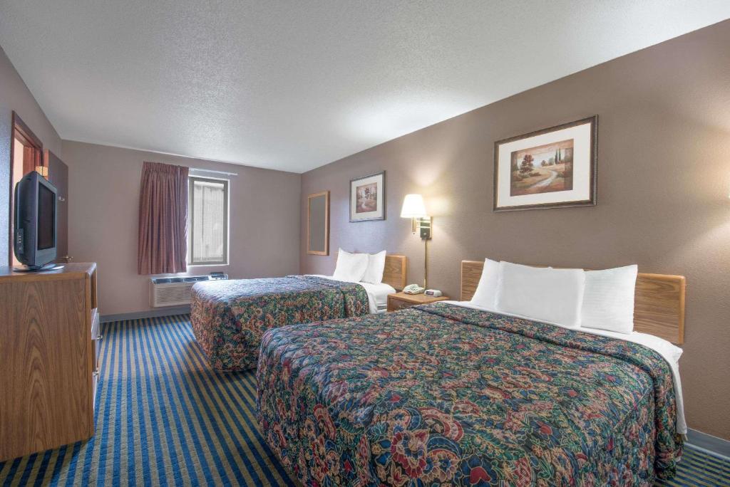 Days Inn by Wyndham Jamestown - image 6