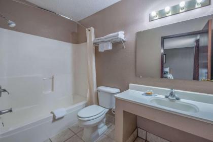 Days Inn by Wyndham Jamestown - image 9