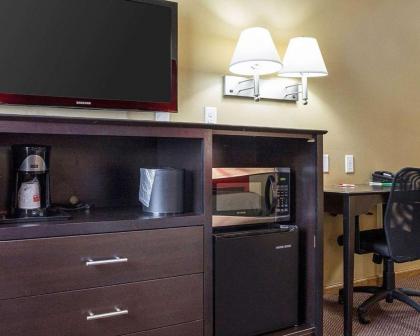 Econo Lodge Jamestown - image 11