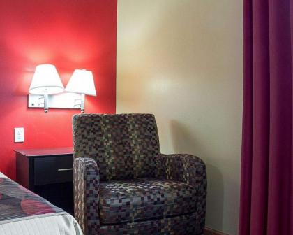 Econo Lodge Jamestown - image 14