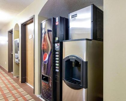Econo Lodge Jamestown - image 2