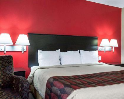 Econo Lodge Jamestown - image 3