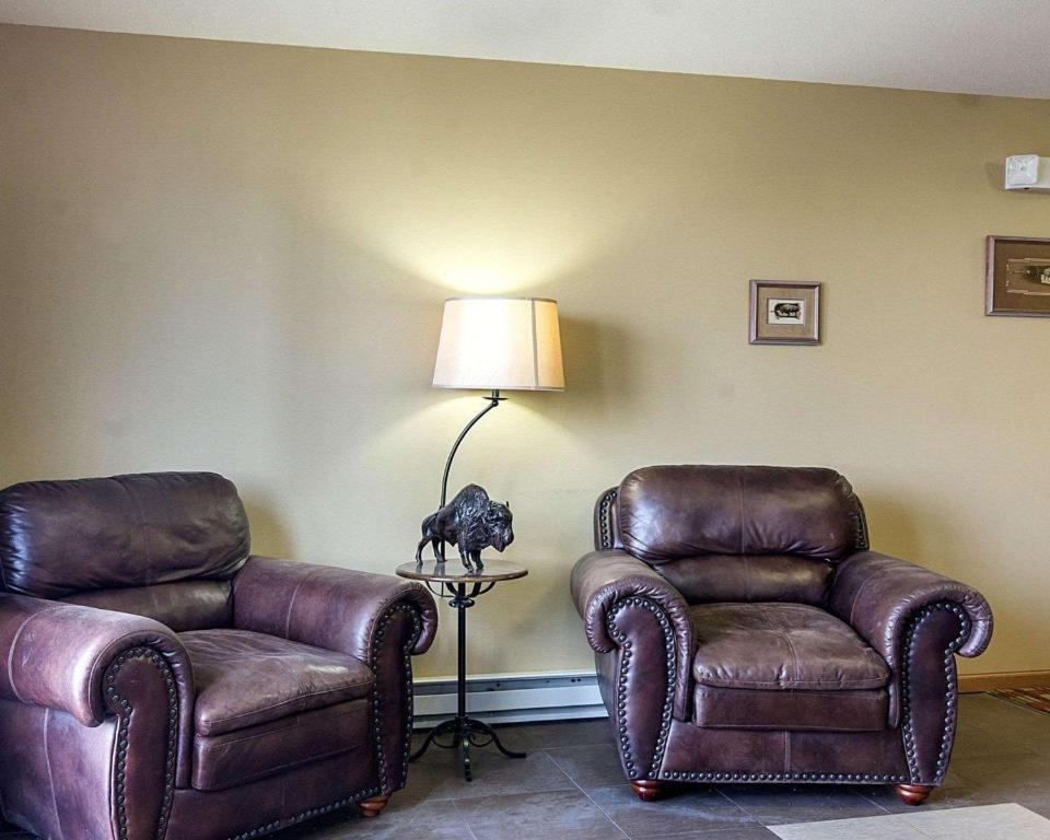 Econo Lodge Jamestown - image 4