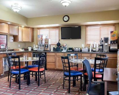 Econo Lodge Jamestown - image 8