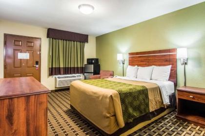 Econo Lodge - image 4