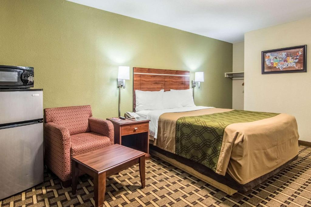 Econo Lodge - image 7