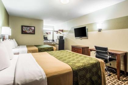 Econo Lodge - image 8
