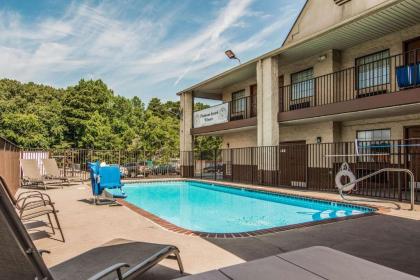Econo Lodge - image 9
