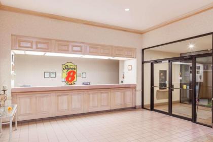 Super 8 by Wyndham Jasper TX - image 13