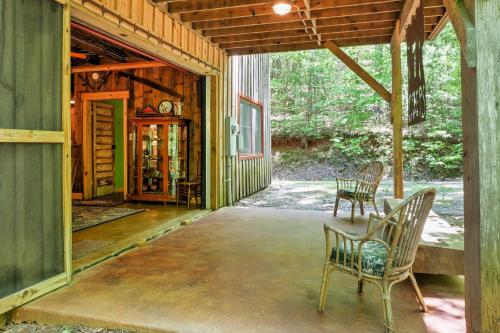 Jasper 7 Timbers Cabin on 15 Acres with a Creek! - image 3
