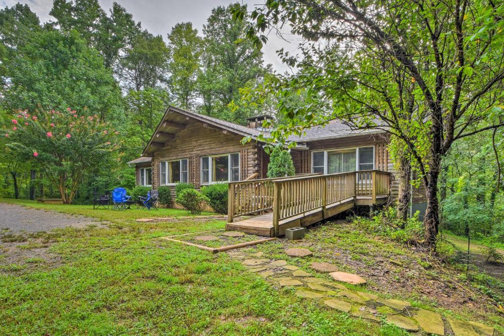 Cozy Jasper Cabin Walk to On-Site Waterfall! - main image