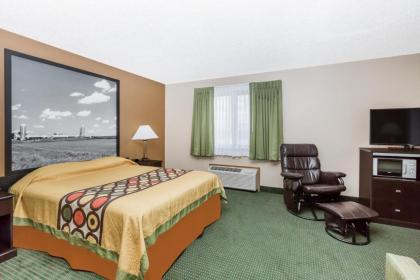 Super 8 by Wyndham Jefferson - image 12