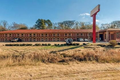 OYO Hotel Jefferson TX Hwy 59 - image 8