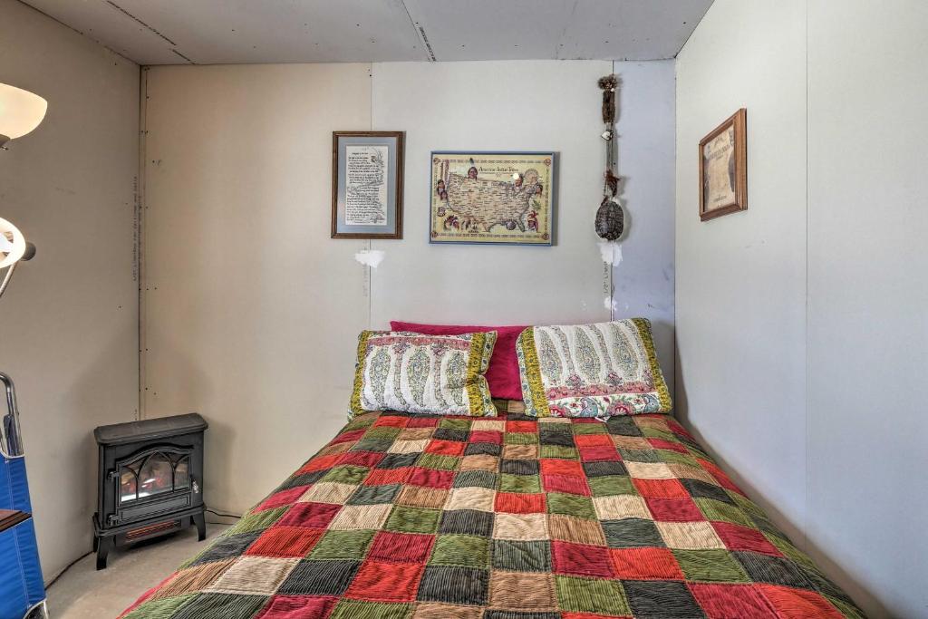 2-Acre Como Home with Mountain Views - Near Hiking! - image 5