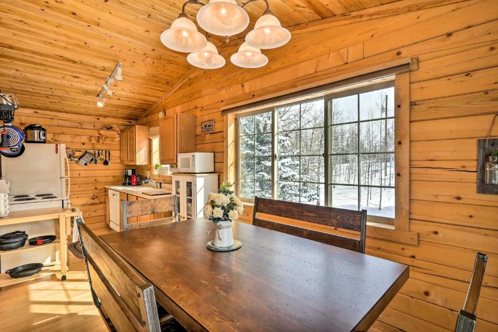 Como Getaway with Large Deck Hike and Fish Nearby - image 2
