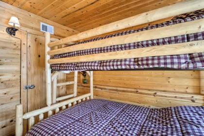 Como Getaway with Large Deck Hike and Fish Nearby - image 3