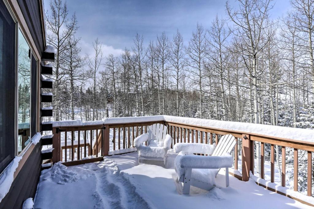 Como Getaway with Large Deck Hike and Fish Nearby - image 4