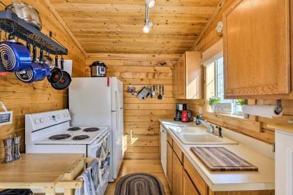 Como Getaway with Large Deck Hike and Fish Nearby - image 6