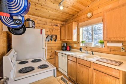 Como Getaway with Large Deck Hike and Fish Nearby - image 9
