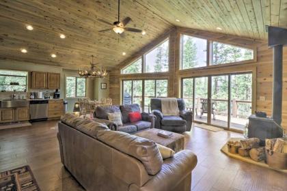 Large Cabin with Mtn Views Near Jefferson Lake!