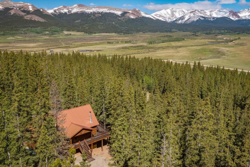 Large Cabin with Mtn Views Near Jefferson Lake! - image 3