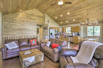 Large Cabin with Mtn Views Near Jefferson Lake! - image 5
