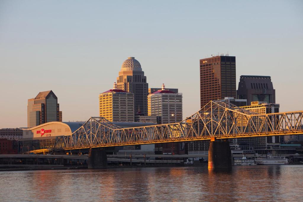 Sheraton Louisville Riverside Hotel - image 5
