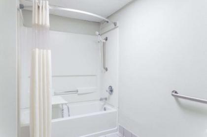 Days Inn & Suites by Wyndham Jekyll Island - image 3