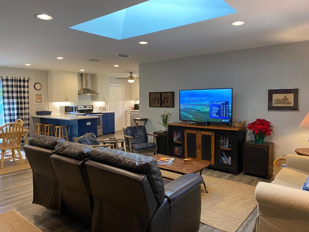 CASA BELLA by Jekyll Realty - main image