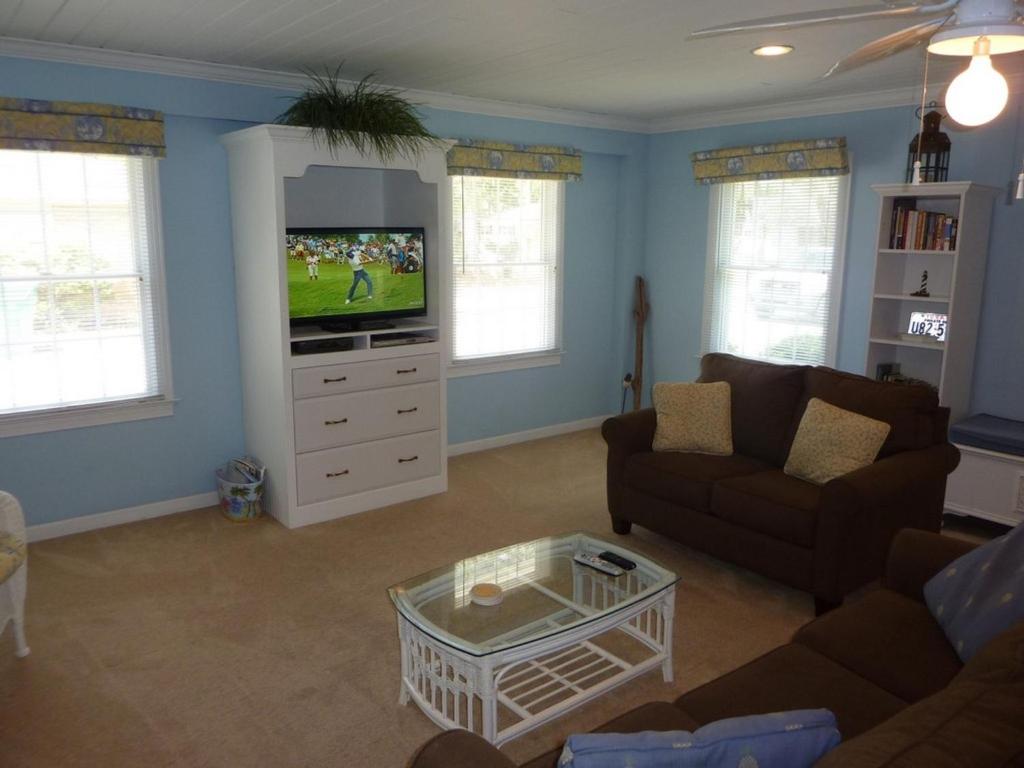 LYONS DEN by Jekyll Realty - main image