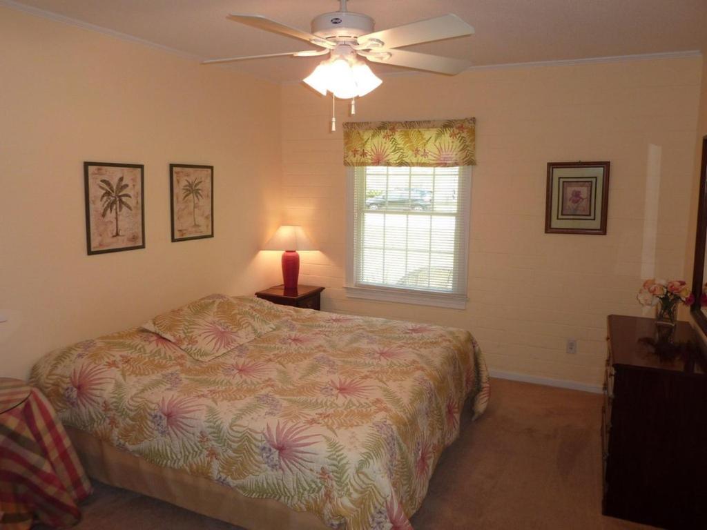 LYONS DEN by Jekyll Realty - image 2