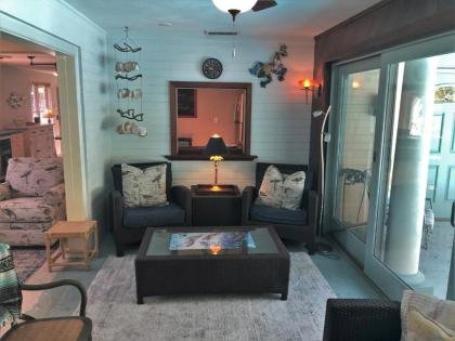KISSES COttAGE by Jekyll Realty