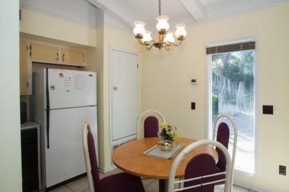 SEA COTTAGE APARTMENT by Jekyll Realty - image 3