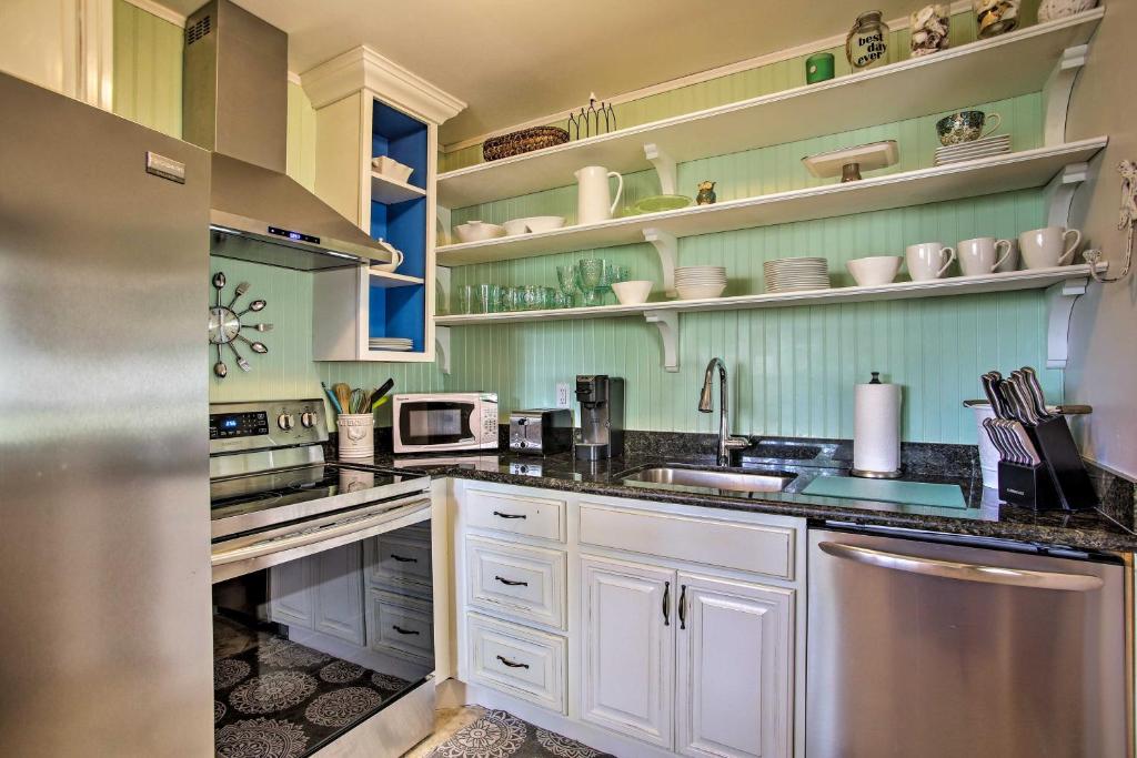 Jensen Beach Home with Hot Tub and Beachfront Tiki Hut - image 3