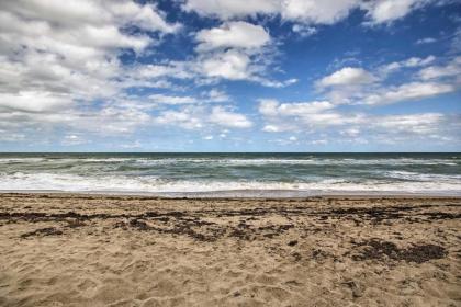 Jensen Beach Home with Hot Tub and Beachfront Tiki Hut - image 7