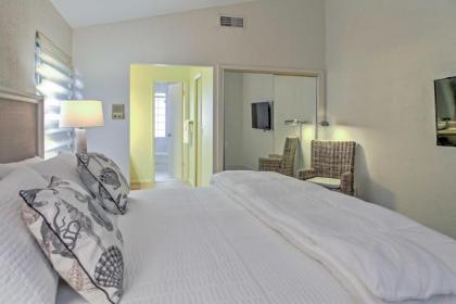 Sand Dollar Island Home - Walk to Beach and Pool! - image 7