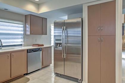 Sand Dollar Island Home - Walk to Beach and Pool! - image 9