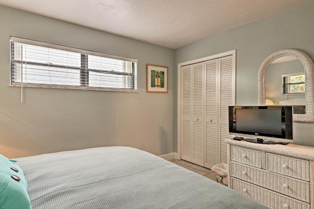 Jensen Beach Home with Pool Access-Walk to Beach - image 3