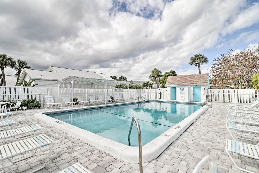 Jensen Beach Home with Pool Access-Walk to Beach - image 5