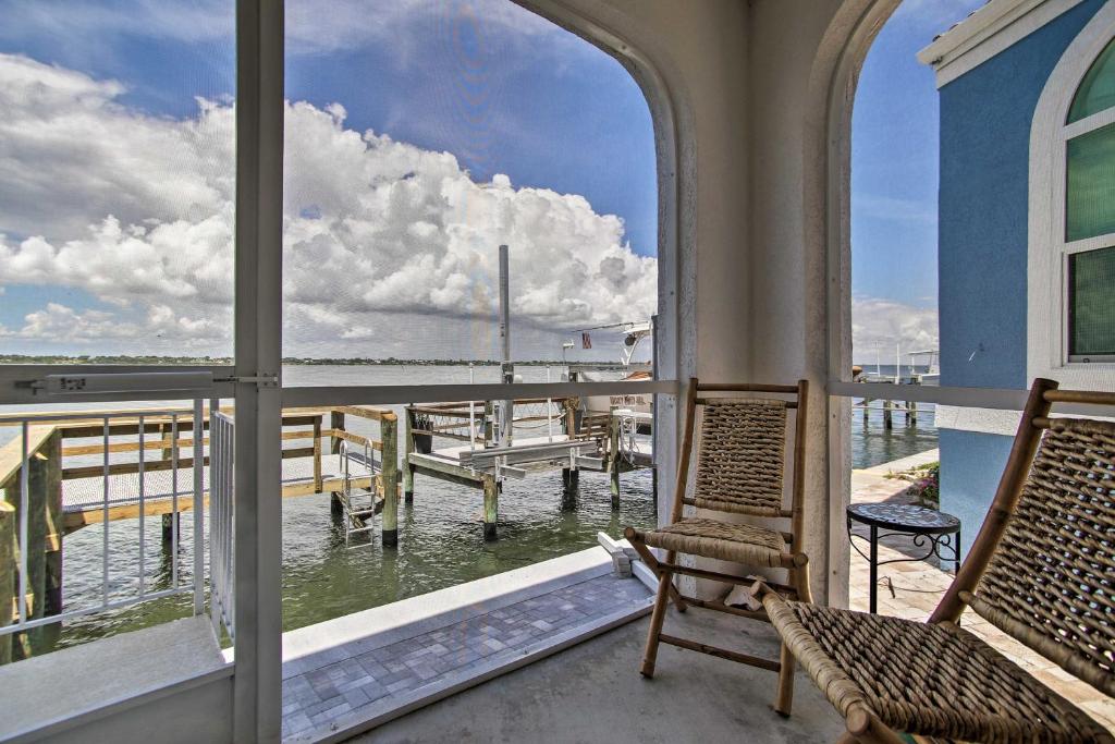 Beautifully Decorated Nettles Island Beach House - main image