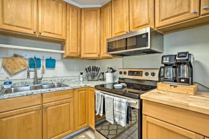 Pet-Friendly Jensen Beach Home Walk to Beach - image 10