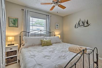 Pet-Friendly Jensen Beach Home Walk to Beach - image 12