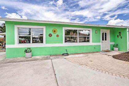 Pet-Friendly Jensen Beach Home Walk to Beach - image 5