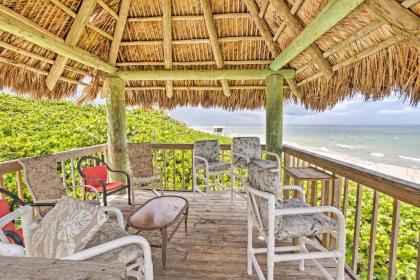 Pet-Friendly Jensen Beach Home Walk to Beach - image 6