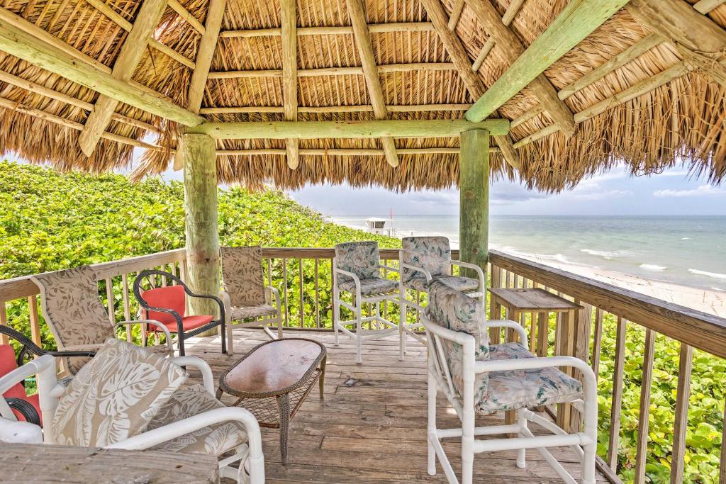 Pet-Friendly Jensen Beach Home Walk to Beach - image 6