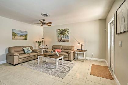 Pet-Friendly Jensen Beach Home Walk to Beach - image 7
