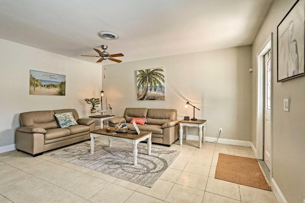 Pet-Friendly Jensen Beach Home Walk to Beach - image 7