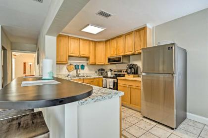 Pet-Friendly Jensen Beach Home Walk to Beach - image 8